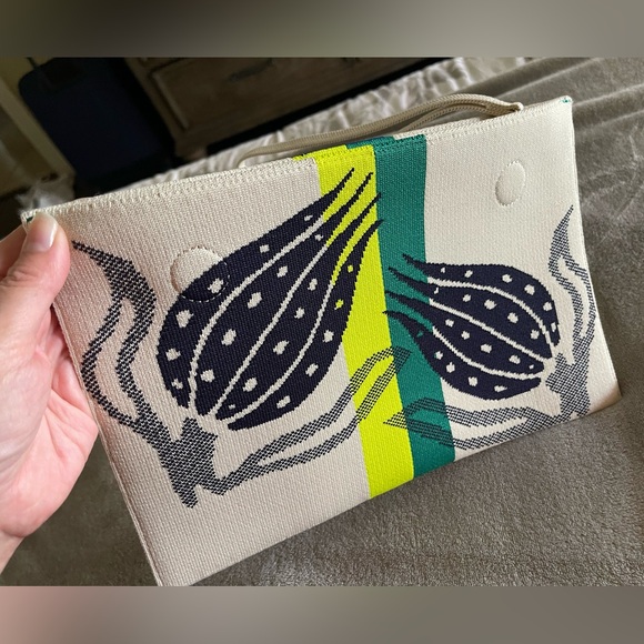 Rothy's RARE!! Botanical Navy Essential Pouch - Excellent condition - Picture 2 of 4